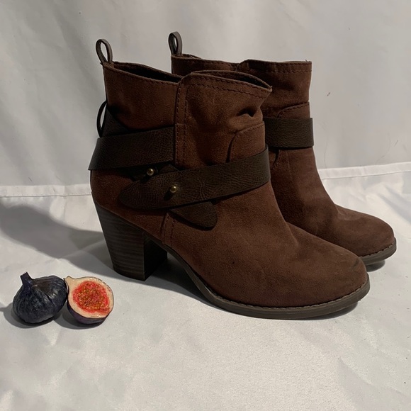 Old Navy Size 7 - Picture 2 of 3